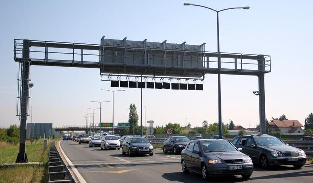 Velike guzve na naplatnim kucicama Lucko u smjeru mora