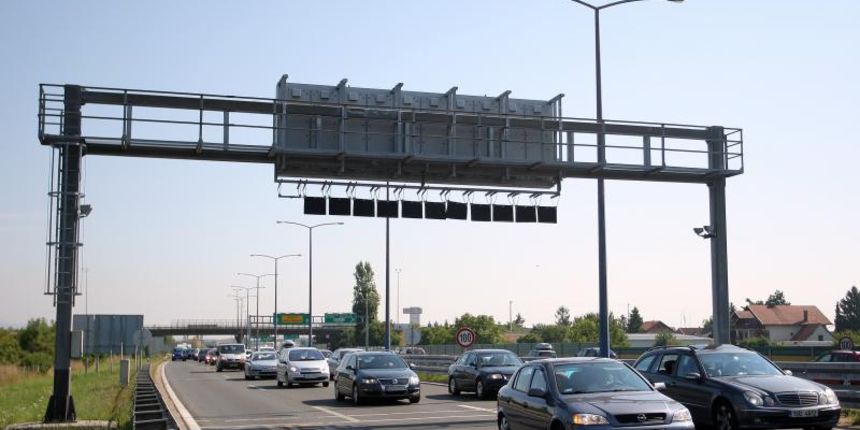 Velike guzve na naplatnim kucicama Lucko u smjeru mora