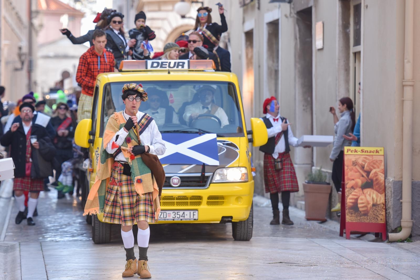 Zadarski karneval 2018: Povorka maškaranih skupina gradskim ulicama Zadarski karneval 2018: Povorka maškaranih skupina gradskim ulicama