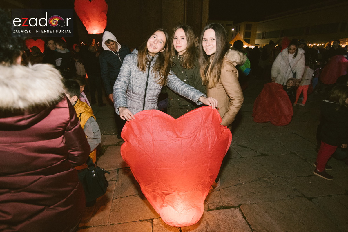 Humanitarni svjetlosni spektakl “Zaželi ljubav 2018.” @ Forum