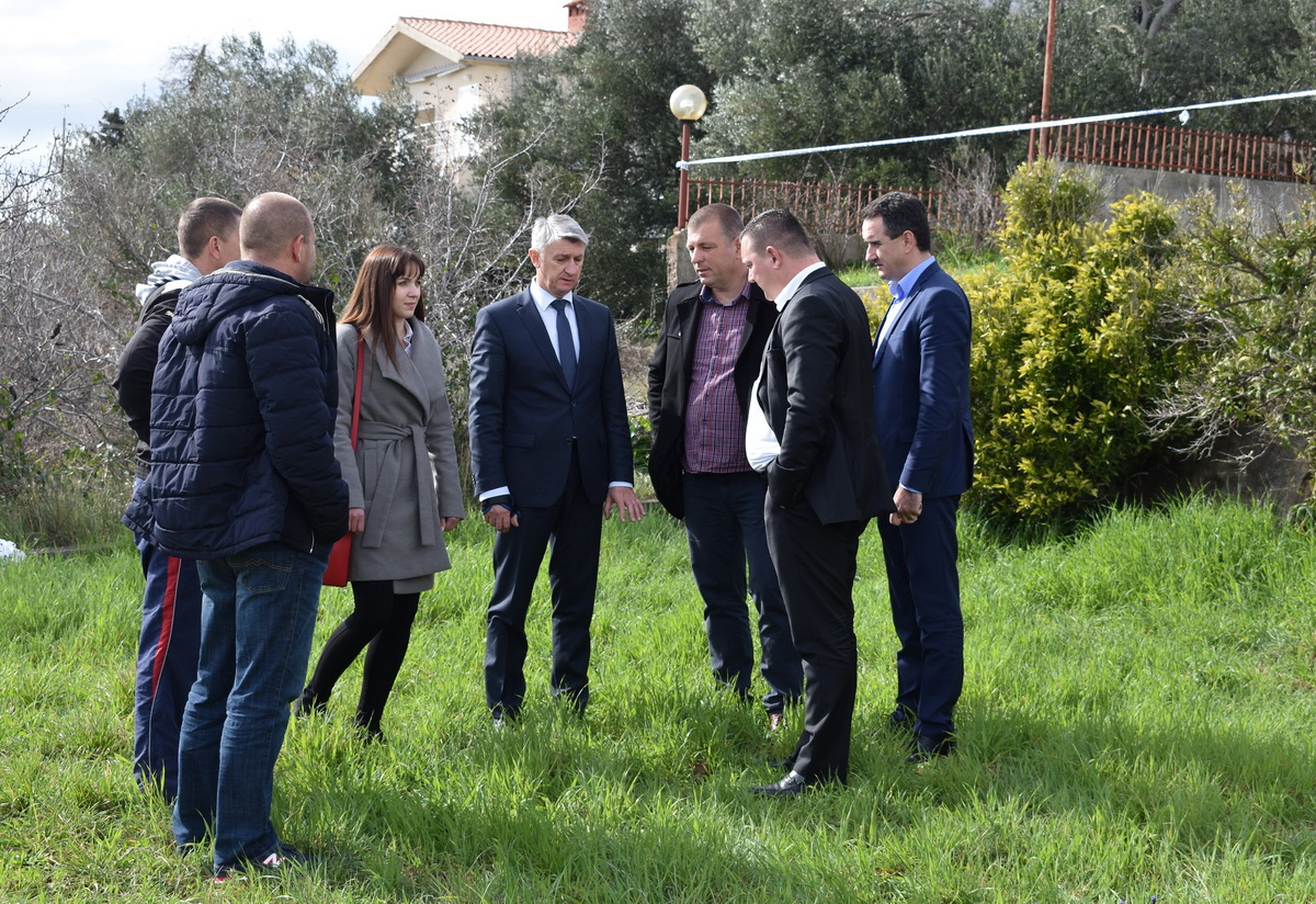 Župan Longin obišao klizišta u Posedarju Župan Longin obišao klizišta u Posedarju