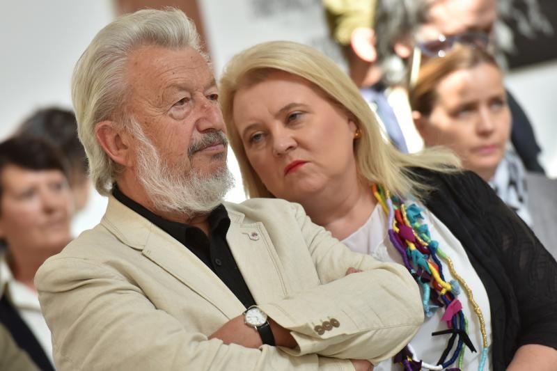 U lozi Narodnog muzeja otvorena je izlozba plakata, fotografija i kostima Zadarskog plesnog ansambla, najstarijeg ansambla suvremenog plesa u Dalmaciji. Izlozba je vezana uz proslavu Dana obrane grada Zadra i 25. godisnjice od osnutka Zadarskog plesnog an