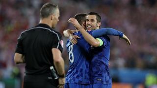 Velika fešta hrvatskih nogometaša i navijača u Bordeauxu nakon pobjede nad Španjolskom 2-1. Photo: PIXSELL Velika fešta hrvatskih nogometaša i navijača u Bordeauxu nakon pobjede nad Španjolskom 2-1. Photo: PIXSELL