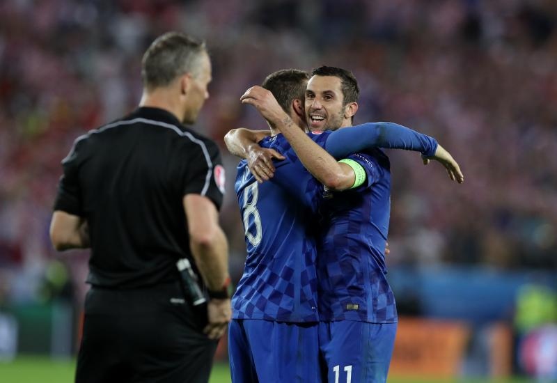 Velika fešta hrvatskih nogometaša i navijača u Bordeauxu nakon pobjede nad Španjolskom 2-1. Photo: PIXSELL Velika fešta hrvatskih nogometaša i navijača u Bordeauxu nakon pobjede nad Španjolskom 2-1. Photo: PIXSELL