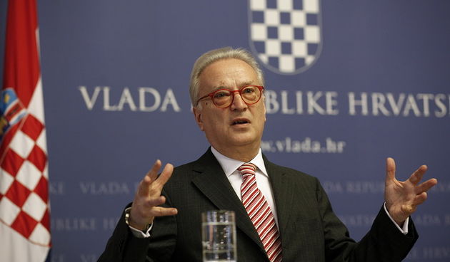 Zagreb, 140311.
Predsjednica Vlade Republike Hrvatske Jadranka Kosor sastala se u Banskim dvorima s izvjestiteljem za Republiku Hrvatsku u Europskom parlamentu Hannesom Swoboda i izaslanstvom Odbora za vanjske poslove u Europskom parlamentu.
Na fotografij