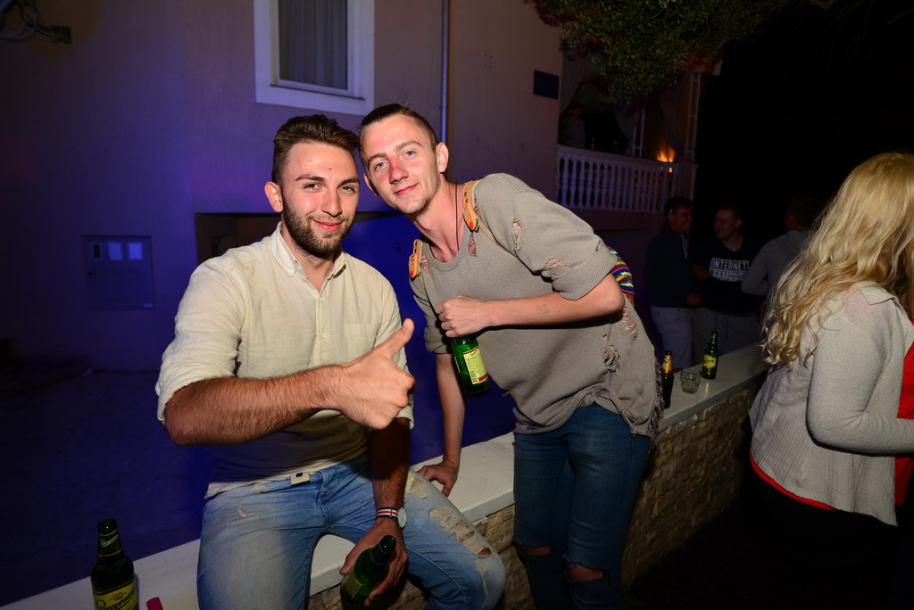 Nostromo & Vagabundo Vir: DJ Djuka i Led robot Nostromo & Vagabundo Vir: DJ Djuka i Led robot