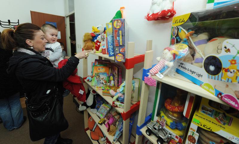 05.02.2014., Knin – Po prvi puta je u gradu otvorena je besplatna knjiznica djecjih igracaka. Projekt su osmislile clanice Ekoudruga Krka-Knin na celu sa Ingom Kukolj i Marijom Ujakovic. Jedini uvjet za uclanjenje u knjiznicu je da djeca donesu neku svo