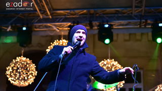 Tisuće Zadrana uživalo na krcatom Narodnom trgu i Tgu Petra Zoranića uz Tomislava Bralića i klapu Intrade Tisuće Zadrana uživalo na krcatom Narodnom trgu i Tgu Petra Zoranića uz Tomislava Bralića i klapu Intrade