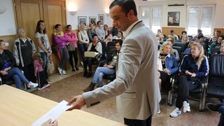 Vir: Dodjela materijalne pomoći roditeljima za nabavku udžbenika i školske opreme Vir: Dodjela materijalne pomoći roditeljima za nabavku udžbenika i školske opreme