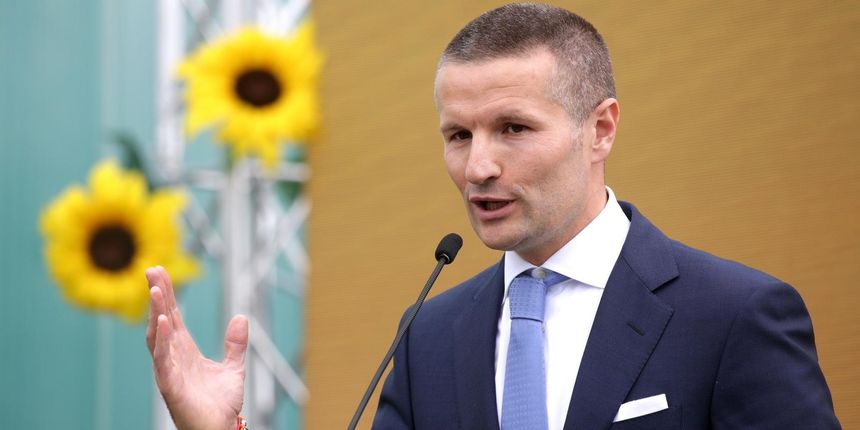 Ante Todorić – stariji sin Ivice Todorića bio je predodređeni nasljednik oca na čelu Agrokora. Diplomirao je ekonomiju u Zagrebu, godinama je bio u Upravi Agrokora. Na koncu kao dopredsjednik. Poznat je i kao najpovučeniji od troje Todorićeve djece. Ante Todorić – stariji sin Ivice Todorića bio je predodređeni nasljednik oca na čelu Agrokora. Diplomirao je ekonomiju u Zagrebu, godinama je bio u Upravi Agrokora. Na koncu kao dopredsjednik. Poznat je i kao najpovučeniji od troje Todorićeve djece.