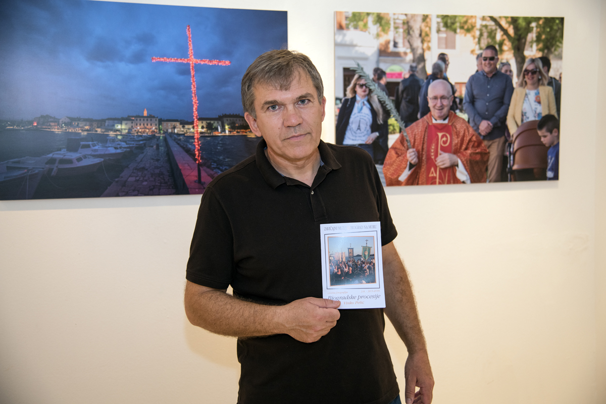 Otvorenje izložbe fotografija “Biogradske procesije” Vinka Pešića Otvorenje izložbe fotografija “Biogradske procesije” Vinka Pešića