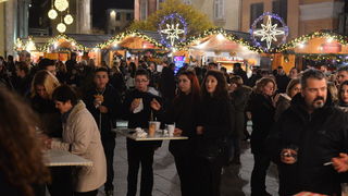 Advent u Zadru: Pavel raspjevao i rasplesao Zadrane na Trgu Petra Zoranića. Foto: Iva Perinčić Advent u Zadru: Pavel raspjevao i rasplesao Zadrane na Trgu Petra Zoranića. Foto: Iva Perinčić