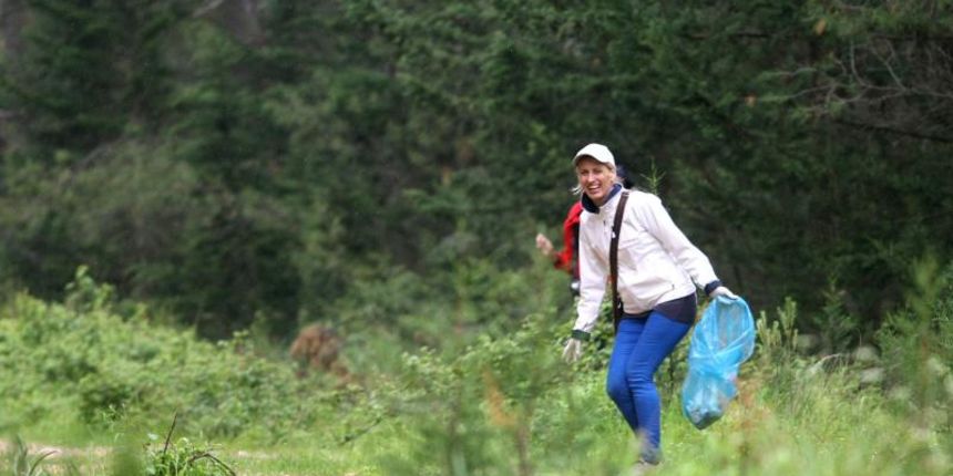 Unatoč kiši nekoliko desetaka građana odazvalo se akciji ‘Zelena čistka’ koji su sudjelovali u čišćenju šume na Musapstanu. Photo: Dino Stanin/PIXSELL Unatoč kiši nekoliko desetaka građana odazvalo se akciji ‘Zelena čistka’ koji su sudjelovali u čišćenju šume na Musapstanu. Photo: Dino Stanin/PIXSELL