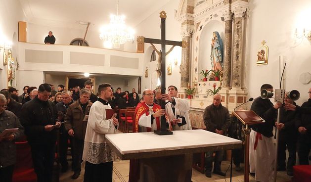 Bibinje: Održana tradicionalna procesija Velikog Petka. Foto: Leo Banić