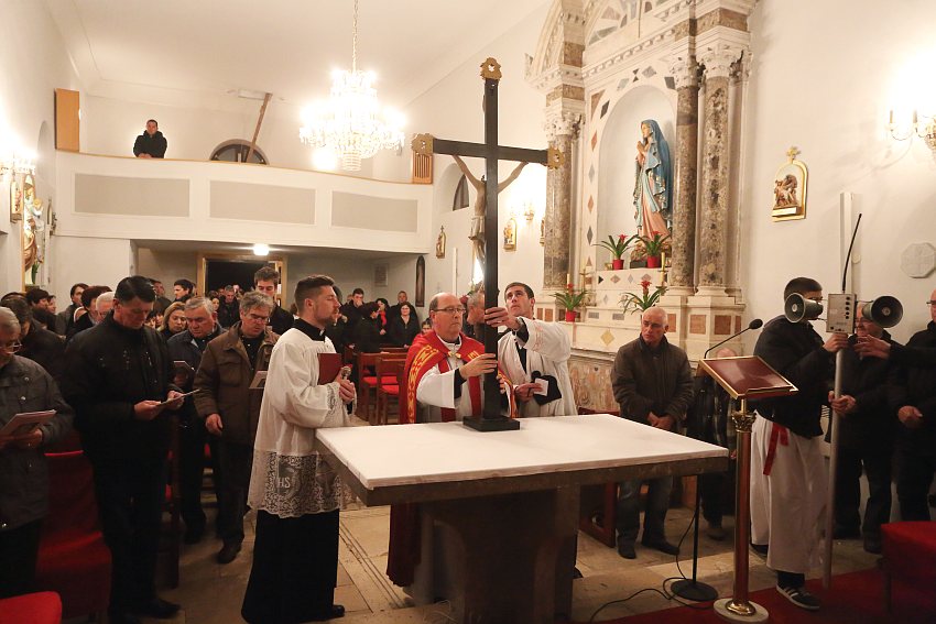 Bibinje: Održana tradicionalna procesija Velikog Petka. Foto: Leo Banić