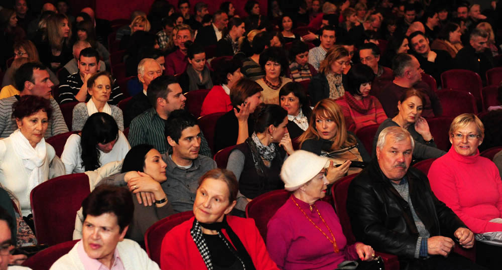 Zadar, 06.03.2013. snimio: Nenad Marčev,
Monodrama Zijaha Sokolovića,
Međuigre 0-24,
Redatelj Zijah Sokolović,
Dvorana HNK Zadar Zadar, 06.03.2013. snimio: Nenad Marčev,
Monodrama Zijaha Sokolovića,
Međuigre 0-24,
Redatelj Zijah Sokolović,
Dvorana HNK Zadar