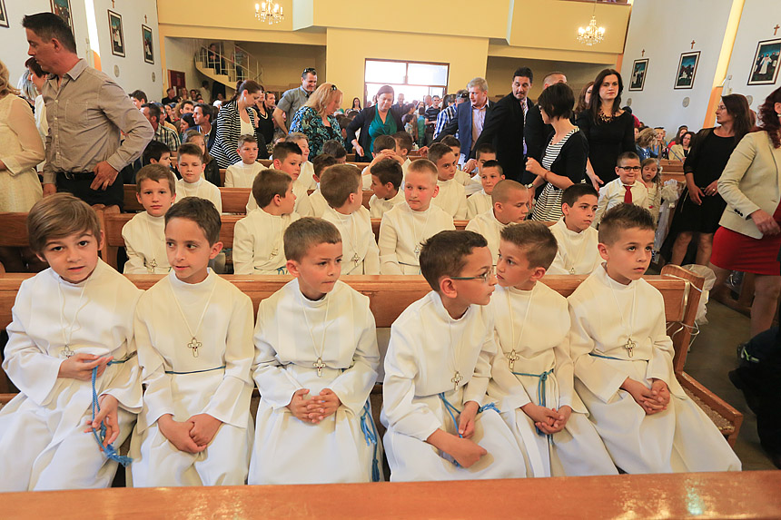 Bibinje: sakrament Prve pričesti, foto-L. Banić Bibinje: sakrament Prve pričesti, foto-L. Banić