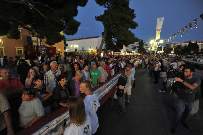 Biograd na Moru: Kilometarska štrudla za Guinnessa, Foto: Dino Stanin/PIXSELL