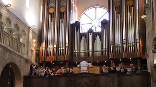 Cvjetnica 20. ožujka 2016: Nakon blagoslova maslinovih grančica, nadbisku Želimir Puljić predvodio je procesiju do katedrale sv. Stošije gdje je služio misno slavlje na kojem se pjevala Muka našeg Gospodina Cvjetnica 20. ožujka 2016: Nakon blagoslova maslinovih grančica, nadbisku Želimir Puljić predvodio je procesiju do katedrale sv. Stošije gdje je služio misno slavlje na kojem se pjevala Muka našeg Gospodina