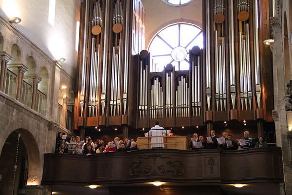 Cvjetnica 20. ožujka 2016: Nakon blagoslova maslinovih grančica, nadbisku Želimir Puljić predvodio je procesiju do katedrale sv. Stošije gdje je služio misno slavlje na kojem se pjevala Muka našeg Gospodina Cvjetnica 20. ožujka 2016: Nakon blagoslova maslinovih grančica, nadbisku Želimir Puljić predvodio je procesiju do katedrale sv. Stošije gdje je služio misno slavlje na kojem se pjevala Muka našeg Gospodina