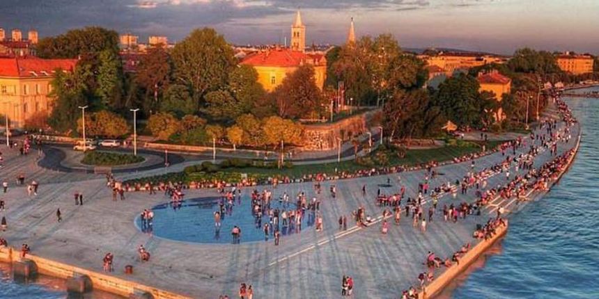 Vrh Poluotoka: Pozdrav suncu i Moreske orgulje Vrh Poluotoka: Pozdrav suncu i Moreske orgulje