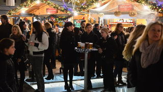 Advent u Zadru: Pavel raspjevao i rasplesao Zadrane na Trgu Petra Zoranića. Foto: Iva Perinčić Advent u Zadru: Pavel raspjevao i rasplesao Zadrane na Trgu Petra Zoranića. Foto: Iva Perinčić
