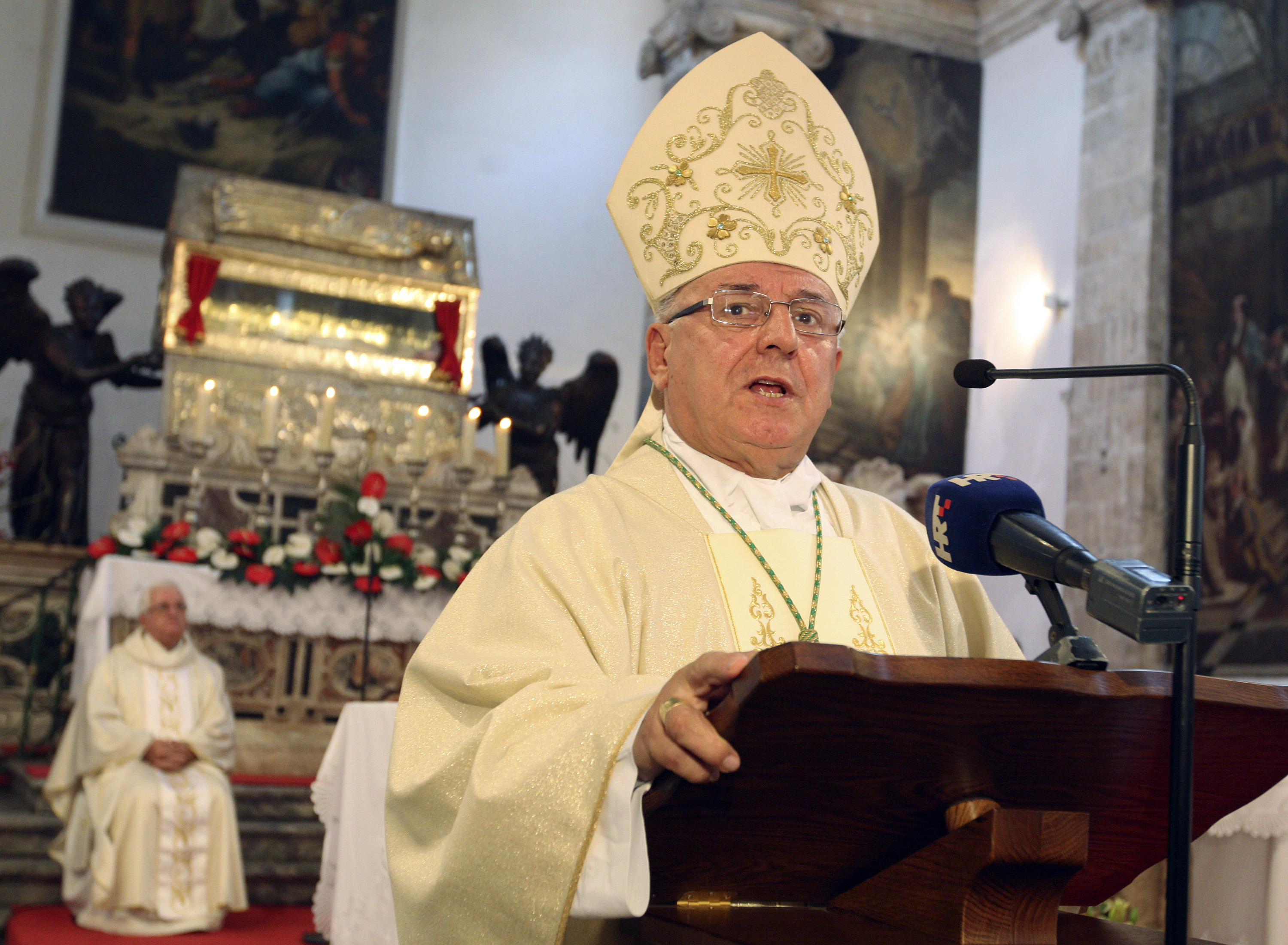Nadbiskup Ivan Prendža / Misa u Sv. Šime (foto: Vladimir Ivanov / CROPIX)