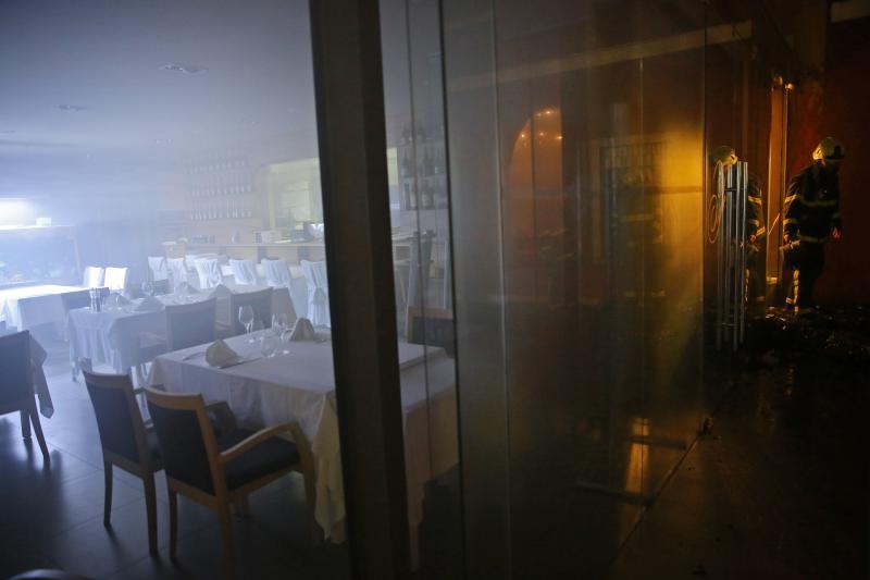 Vatrogasci na intervenciji u Restoranu Foša, Foto: Filip Brala/PIXSELL