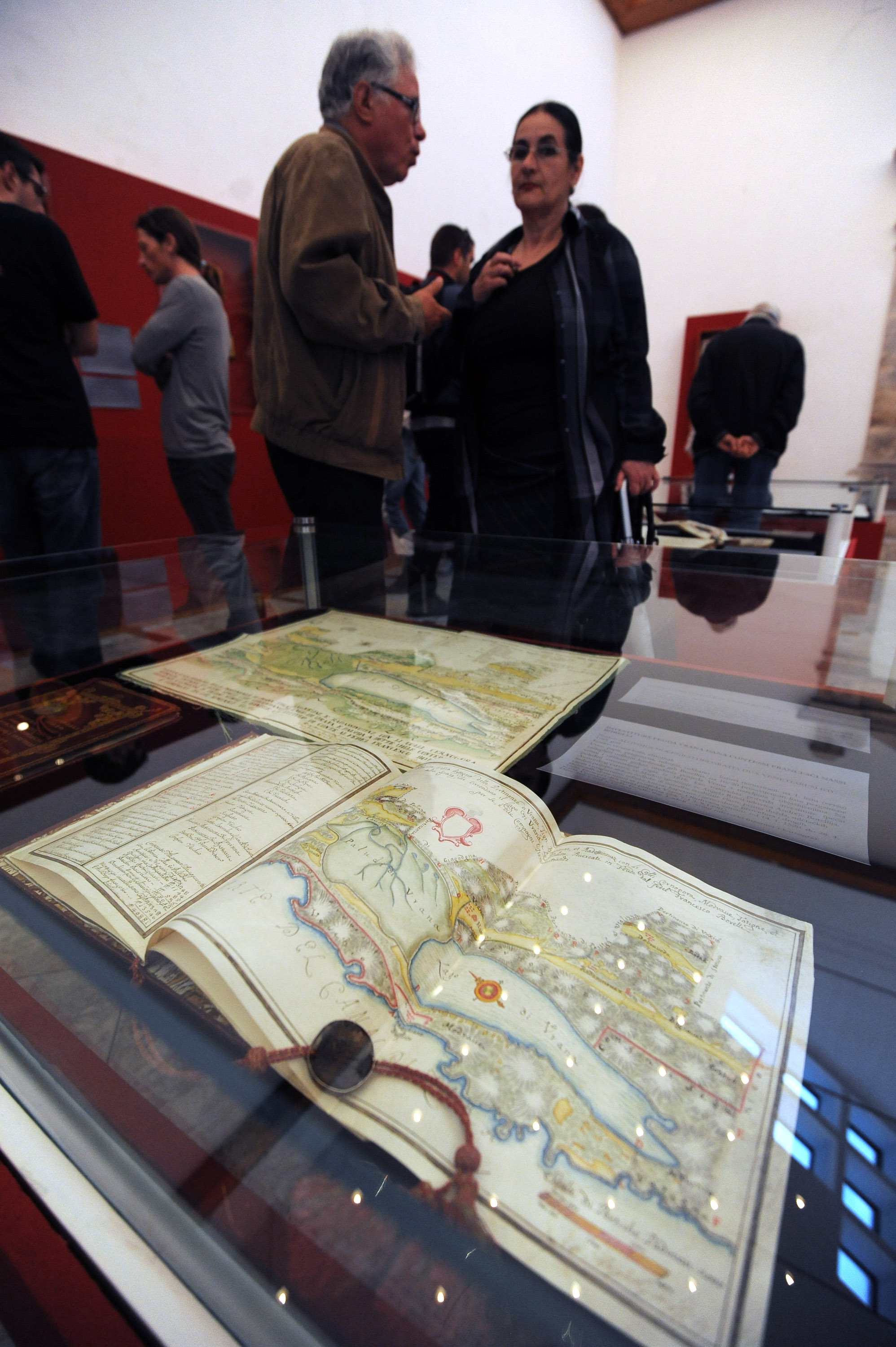 Zadar, 020513. U Gradskoj lozi se veceras otvorila izlozba “Boreli – otkup obiteljske ostavstine”. Na izlozbi se prezentirao dio predmeta iz obiteljske ostavstine koju na otkup Narodnom muzeju Zadar nudi gospodin Goran Borelli, izravni nasljednik obitelj Zadar, 020513. U Gradskoj lozi se veceras otvorila izlozba “Boreli – otkup obiteljske ostavstine”. Na izlozbi se prezentirao dio predmeta iz obiteljske ostavstine koju na otkup Narodnom muzeju Zadar nudi gospodin Goran Borelli, izravni nasljednik obitelj