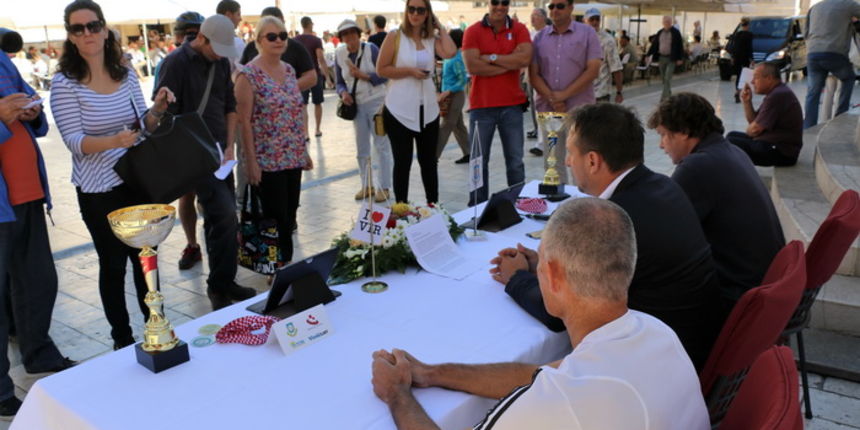 Na zadarskom Narodnom trgu najavljen Virski maraton 2016. Foto: Kažimir Škrbić/Virski list Na zadarskom Narodnom trgu najavljen Virski maraton 2016. Foto: Kažimir Škrbić/Virski list