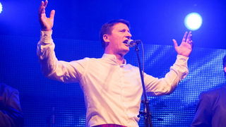 Zvuci klapske pjesme, riba na mnoštvo načina, sretna lica posjetitelja slika su ribljeg dana na prvom Jarun Piknik festivalu. Tomislav Bralić i klapa Intrade, Marijan Ban i Diktatori u Zagreb su donijeli dašak svježeg morskog zraka.