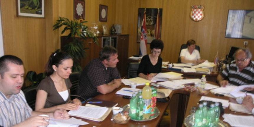 Pag-Poglavarstvo (foto: J.Portada) Pag-Poglavarstvo (foto: J.Portada)