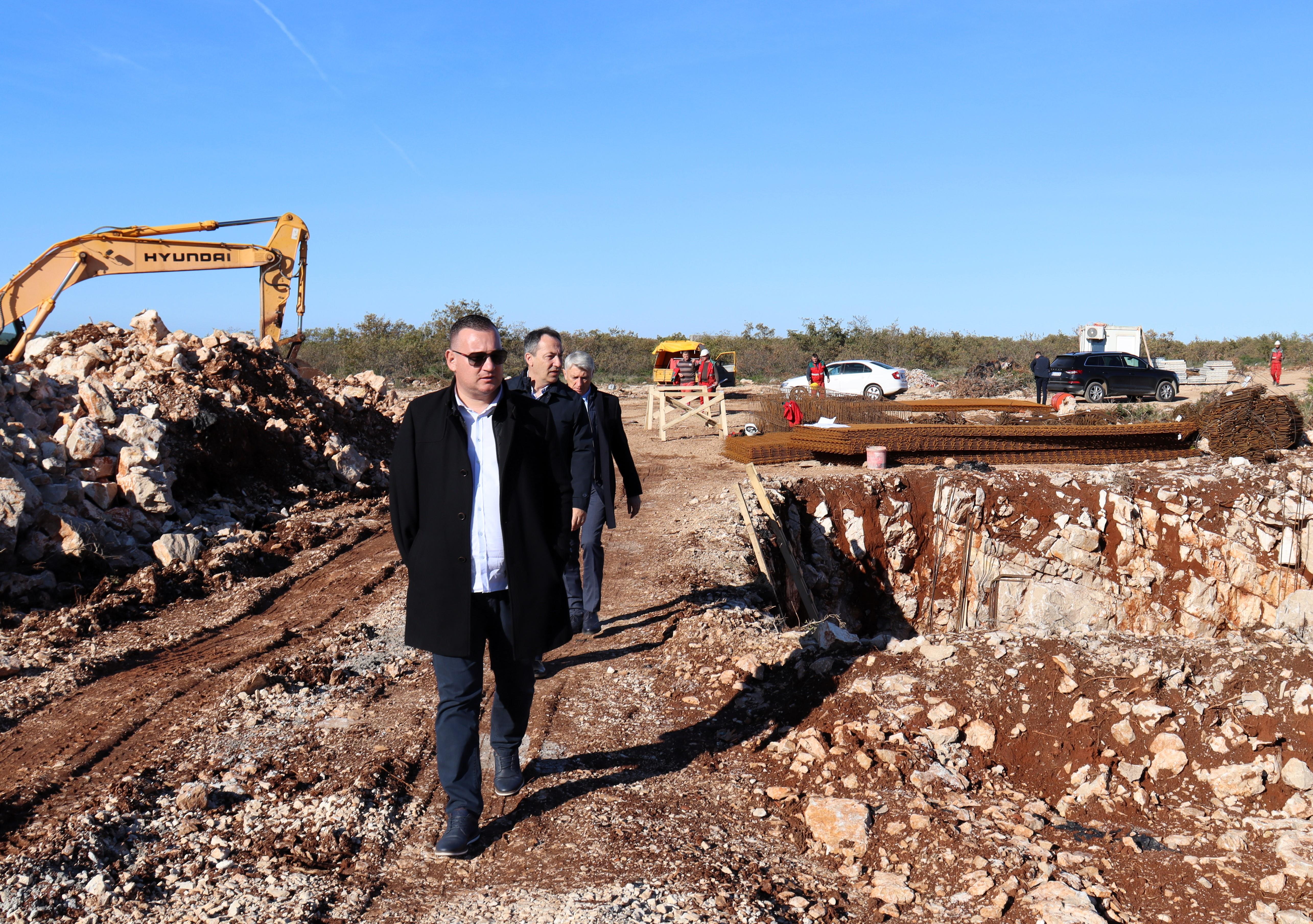 Obilazak azila na Bokanjcu i Poljoprivredno-edukacijskog centra u Zemuniku Obilazak azila na Bokanjcu i Poljoprivredno-edukacijskog centra u Zemuniku