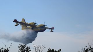 Zračne i kopnene snage gase požar kod Kožina Zračne i kopnene snage gase požar kod Kožina