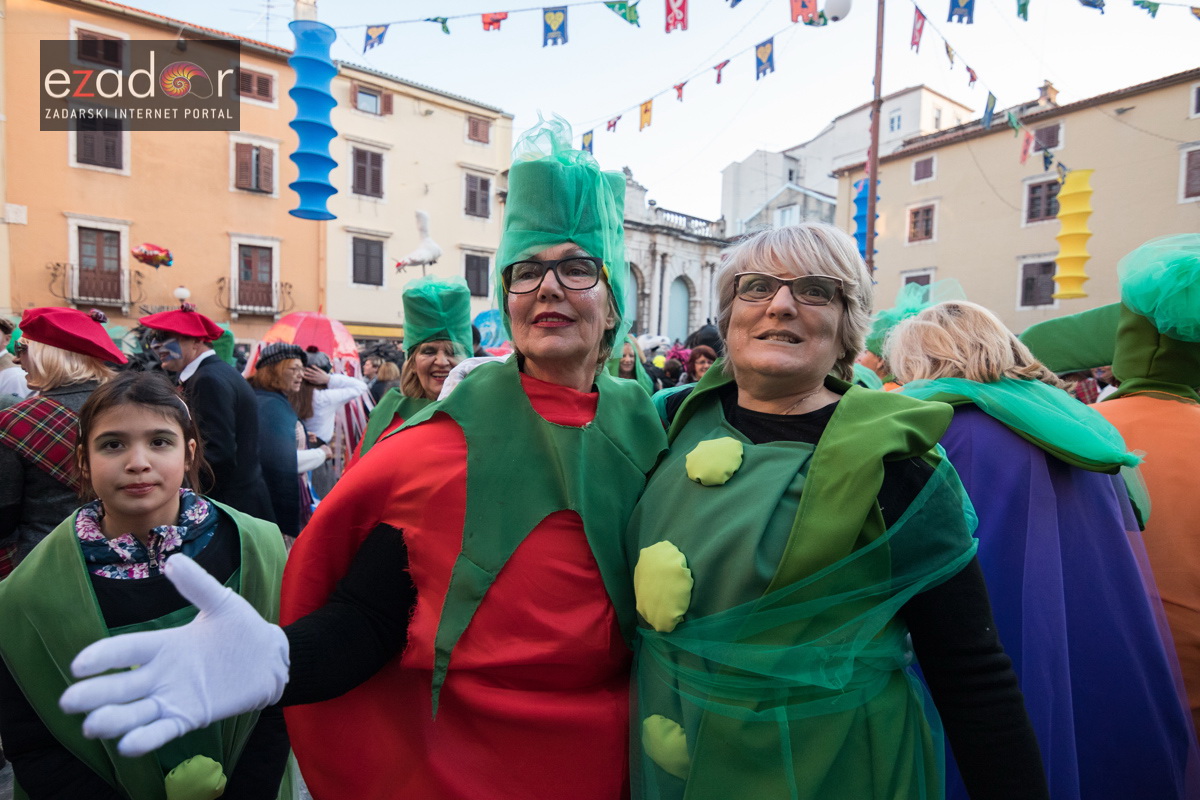 Zadarski karneval 2018: Povorka maškaranih skupina od Gradskih vrata preko Foruma do Narodnog trga Zadarski karneval 2018: Povorka maškaranih skupina od Gradskih vrata preko Foruma do Narodnog trga
