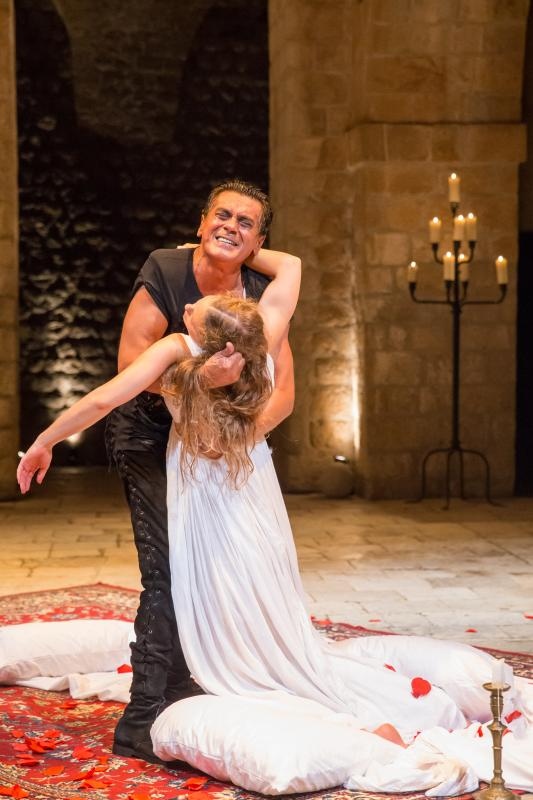 Povodom obiljezavanja 400. godina smrti Williama Shakespearea premijerno je izveden Othello, tragedija Williama Shakespearea u režiji Ivice Boban i s Draganom Despotom kao Othellom