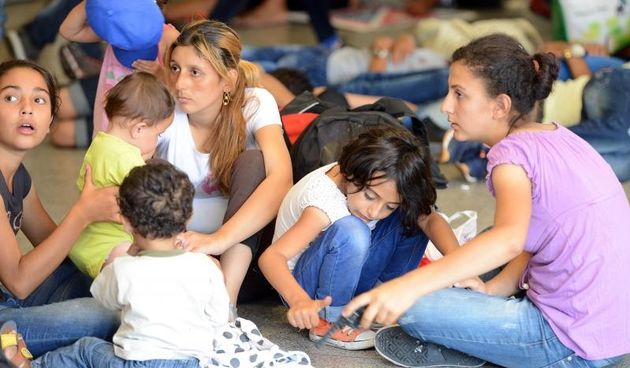 Budimpesta, Madjarska – Imigranti iz bliskoistocnih zemalja i Afrike okupirali su zeljeznicki kolodvor Keleti nakon sto je madjarska vlada zatvorila kolodvor i sprijecila im daljnji put prema Njemackoj. Osim na kolodvoru migranti su okupirali i ulice sred