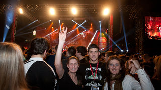 Karlovacko live: Halid Beslic i Crvena jabuka u dvorani Kresimir Cosic u Zadru, Foto: Leo Banic Karlovacko live: Halid Beslic i Crvena jabuka u dvorani Kresimir Cosic u Zadru, Foto: Leo Banic