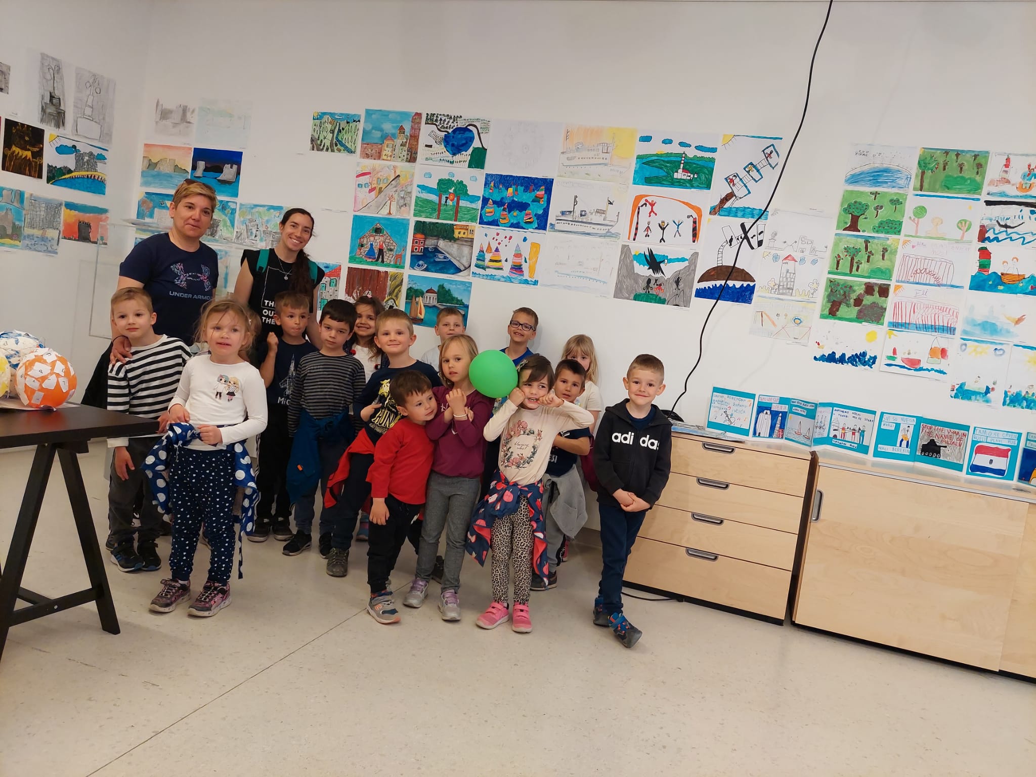 Djeca iz DV Vruljica likovnim radovima osvojila dvije individualne i grupnu nagradu Djeca iz DV Vruljica likovnim radovima osvojila dvije individualne i grupnu nagradu