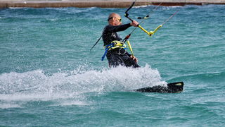 Na krilima juga: surferi i kiteri uživaju na Vitrenjaku