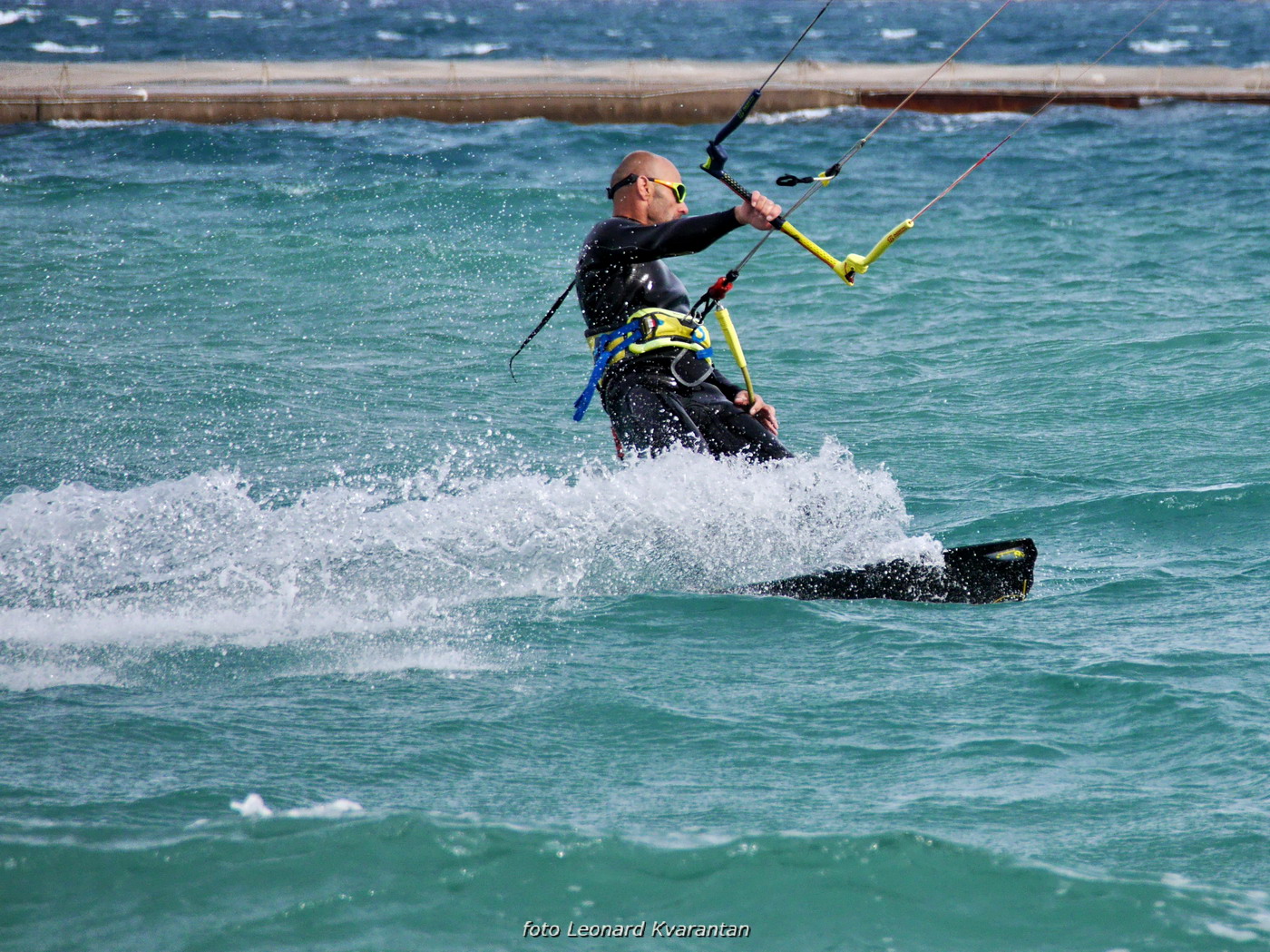 Na krilima juga: surferi i kiteri uživaju na Vitrenjaku