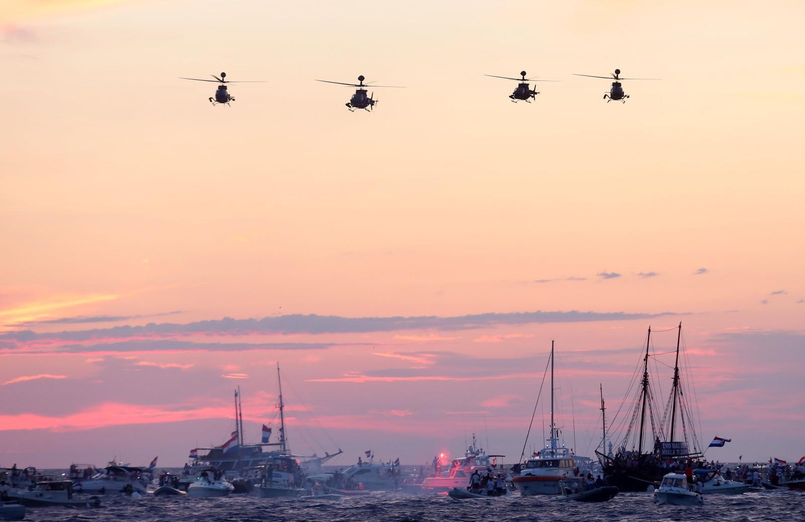 Svečani doček zadarskih Vatrenih: Jedrenjakom Branimir plovili od Gradskog mosta do gata na zadarskoj rivi