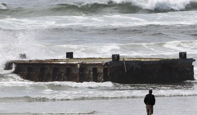 Japanski mol od 20 metara završio na plaži u Oregonu, foto: tportal