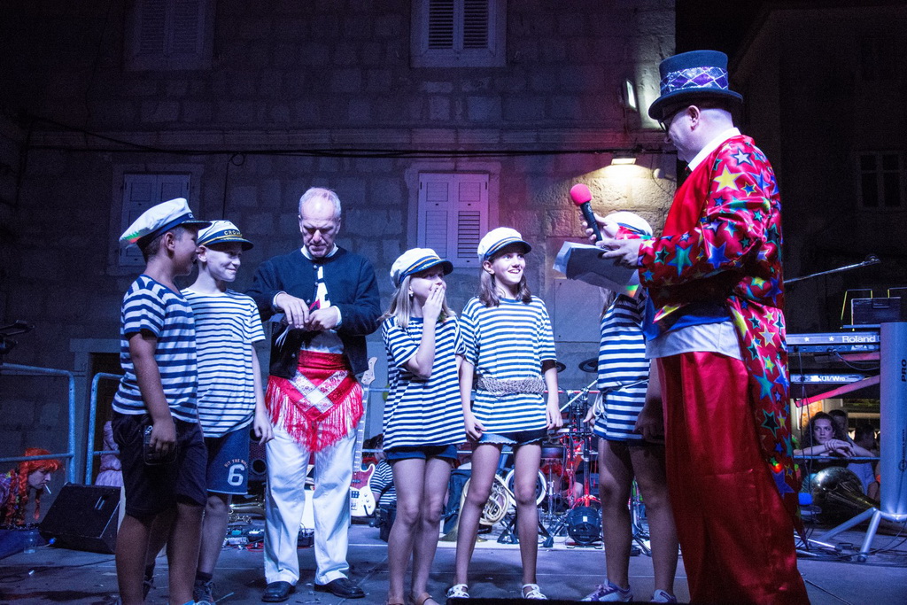 Paški ljetni karneval 2017 – maškarana povorka