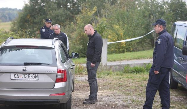 U pucnjavi koja se oko 14 sati dogodila u obiteljskoj kuci u selu Belavici smrtno su stradala trojica muskaraca. Ubojica je upucao dvojicu te si oduzeo zivot. Photo: Kristina Stedul Fabac/PIXSELL