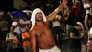 Split, 300611.
17. izdanje malonogometnog turnira Tocida kup odrzava se na betonskom igralistu u Vukovarskoj ulici.Veceras najvise interesa izaziva utakmica izmedju momcadi Hajduk.hr i ekipe Radunica bez zvijezda.Za Hajduk.hr se ocekuje da igraju predsje Split, 300611.
17. izdanje malonogometnog turnira Tocida kup odrzava se na betonskom igralistu u Vukovarskoj ulici.Veceras najvise interesa izaziva utakmica izmedju momcadi Hajduk.hr i ekipe Radunica bez zvijezda.Za Hajduk.hr se ocekuje da igraju predsje