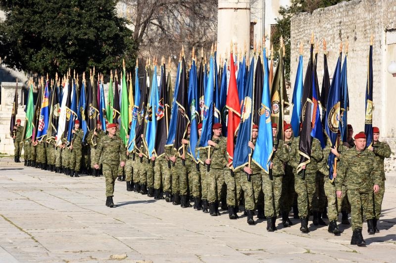 Mimohod postrojbi sudionica VRO Maslenica ulicama Zadra u povodu 24. obljetnice Mimohod postrojbi sudionica VRO Maslenica ulicama Zadra u povodu 24. obljetnice