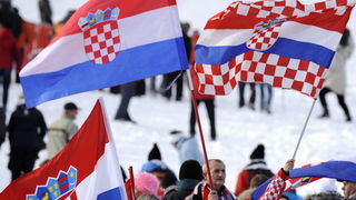 Kitzbuhel, 210111.
Fis Audi World Cup, Svjetski skijaski kup u Kitzbuhelu utrka Super G.
Na slici: hrvatski navijaci uz stazu.
Foto: Drago Sopta / CROPIX Kitzbuhel, 210111.
Fis Audi World Cup, Svjetski skijaski kup u Kitzbuhelu utrka Super G.
Na slici: hrvatski navijaci uz stazu.
Foto: Drago Sopta / CROPIX