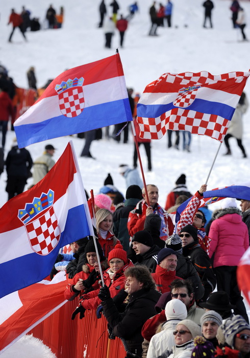 Kitzbuhel, 210111.
Fis Audi World Cup, Svjetski skijaski kup u Kitzbuhelu utrka Super G.
Na slici: hrvatski navijaci uz stazu.
Foto: Drago Sopta / CROPIX Kitzbuhel, 210111.
Fis Audi World Cup, Svjetski skijaski kup u Kitzbuhelu utrka Super G.
Na slici: hrvatski navijaci uz stazu.
Foto: Drago Sopta / CROPIX