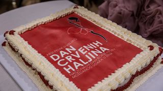 Večer Crvenih Haljina Večer Crvenih Haljina